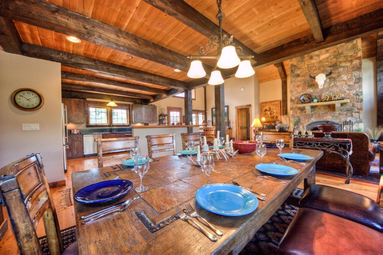 Antler Ridge Lodge บิกสกาย ภายนอก รูปภาพ